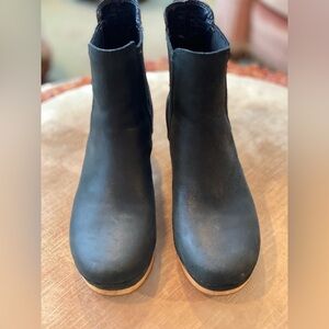 Frye & Co leather chelsea boots 8.5  NWOT